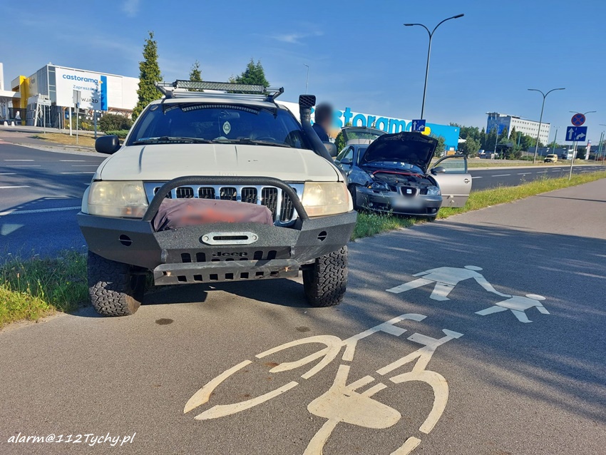 ZDERZENIE DWÓCH POJAZDÓW NA UL. TOWAROWEJ ZDERZENIE DWÓCH POJAZDÓW NA UL. TOWAROWEJ