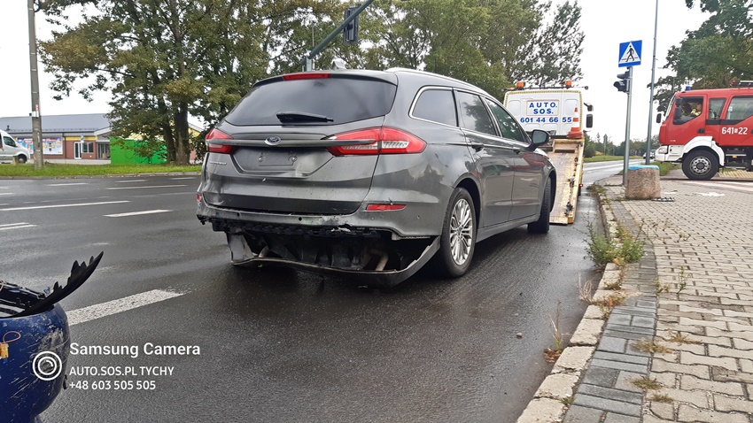 ZDERZENIE DWÓCH OSOBÓWEK NA UL. KATOWICKIEJ ZDERZENIE DWÓCH OSOBÓWEK NA UL. KATOWICKIEJ