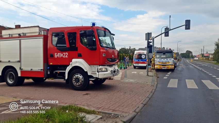 ZDERZENIE DWÓCH OSOBÓWEK NA UL. KATOWICKIEJ ZDERZENIE DWÓCH OSOBÓWEK NA UL. KATOWICKIEJ