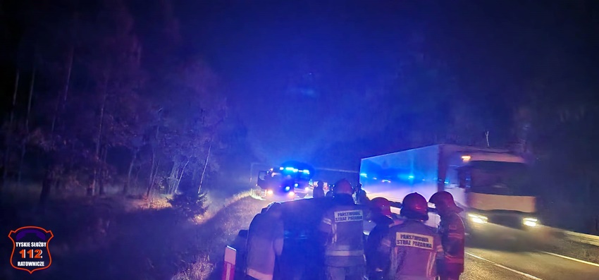 OSOBÓWKA UDERZYŁA W BARIERY NA TRASIE S1 OSOBÓWKA UDERZYŁA W BARIERY NA TRASIE S1