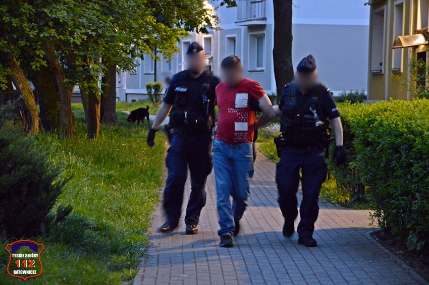 INTERWENCJA SŁUŻB RATUNKOWYCH PRZY UL. CZEREŚNIOWEJ INTERWENCJA SŁUŻB RATUNKOWYCH PRZY UL. CZEREŚNIOWEJ