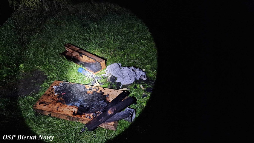POŻAR ALTANY NA TERENIE OGRÓDKÓW DZIAŁKOWYCH PRZY UL. SKALNEJ W BIERUNIU POŻAR ALTANY NA TERENIE OGRÓDKÓW DZIAŁKOWYCH PRZY UL. SKALNEJ W BIERUNIU