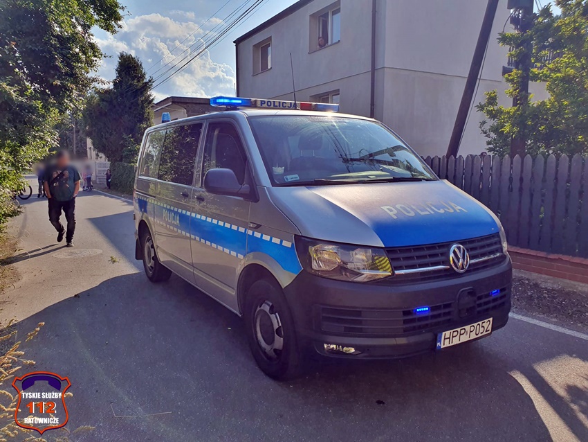 POŻAR KRZEWÓW PRZY UL. KODOWEJ W KOBIÓRZE POŻAR KRZEWÓW PRZY UL. KODOWEJ W KOBIÓRZE