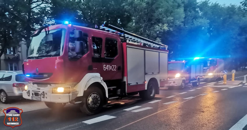 INTERWENCJA TYSKICH STRAŻAKÓW W BUDYNKU WIELORODZINNYM PRZY UL. CYGANERII 1 INTERWENCJA TYSKICH STRAŻAKÓW W BUDYNKU WIELORODZINNYM PRZY UL. CYGANERII 1