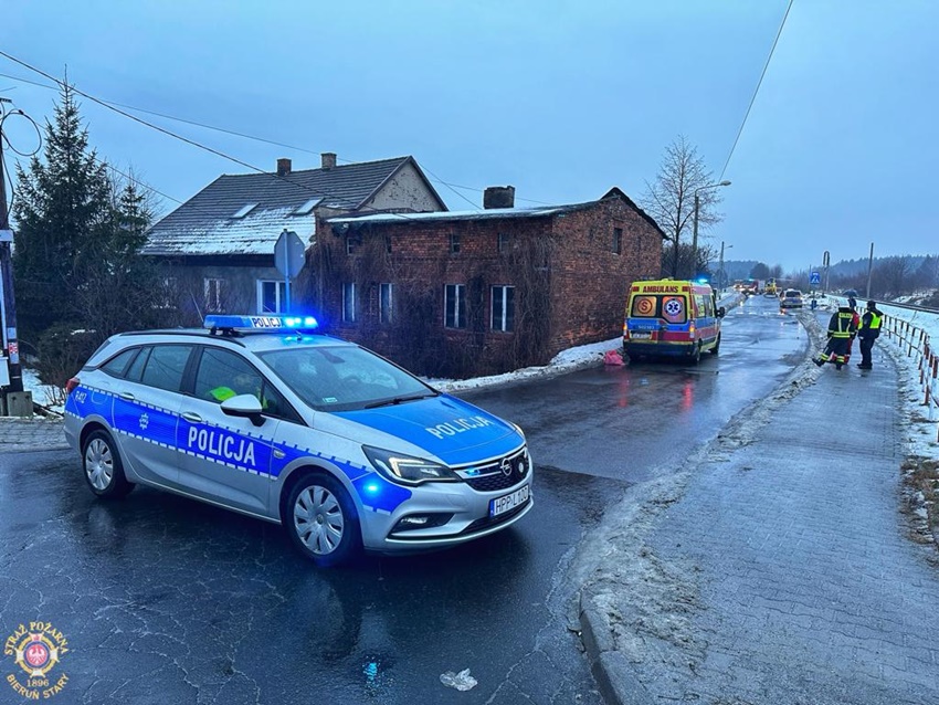 INTERWENCJA SŁUŻB RATUNKOWYCH PRZY UL. ŁYSINOWEJ W BIERUNIU INTERWENCJA SŁUŻB RATUNKOWYCH PRZY UL. ŁYSINOWEJ W BIERUNIU