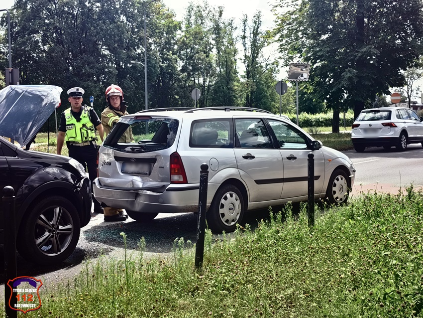 ZDERZENIE DWÓCH OSOBÓWEK NA AL. BIELSKIEJ ZDERZENIE DWÓCH OSOBÓWEK NA AL. BIELSKIEJ