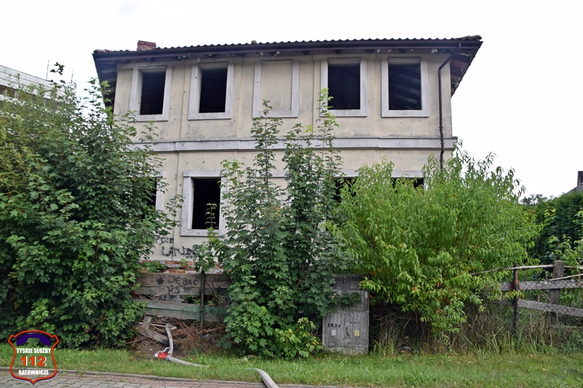 POŻAR W PUSTOSTANIE PRZY UL. BUDOWLANYCH POŻAR W PUSTOSTANIE PRZY UL. BUDOWLANYCH