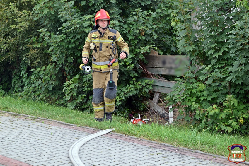 POŻAR W PUSTOSTANIE PRZY UL. BUDOWLANYCH POŻAR W PUSTOSTANIE PRZY UL. BUDOWLANYCH