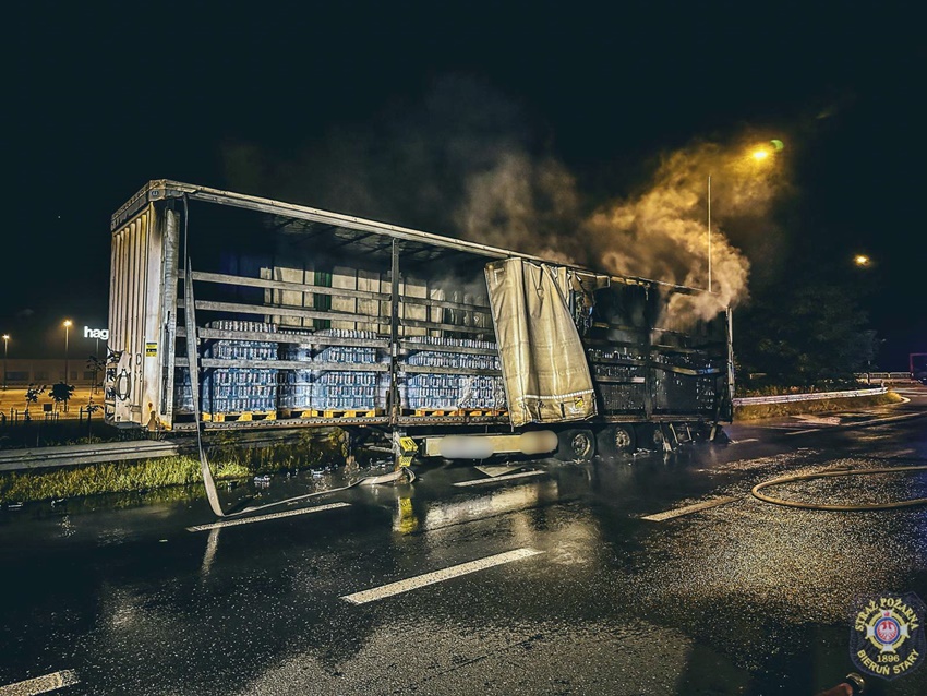 POŻAR NACZEPY SAMOCHODU CIĘŻAROWEGO NA UL. TURYŃSKIEJ W BIERUNIU POŻAR NACZEPY SAMOCHODU CIĘŻAROWEGO NA UL. TURYŃSKIEJ W BIERUNIU