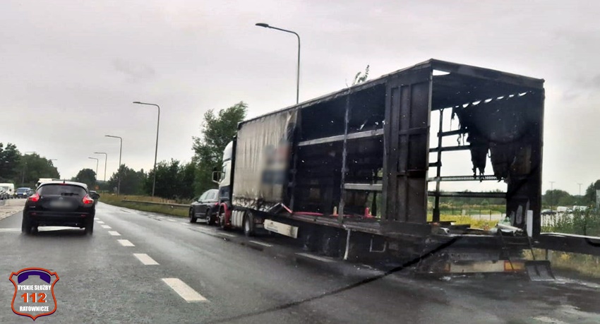 POŻAR NACZEPY SAMOCHODU CIĘŻAROWEGO NA UL. TURYŃSKIEJ W BIERUNIU POŻAR NACZEPY SAMOCHODU CIĘŻAROWEGO NA UL. TURYŃSKIEJ W BIERUNIU