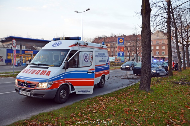 Mini na drzewie przy al. Bielskiej Mini na drzewie przy al. Bielskiej